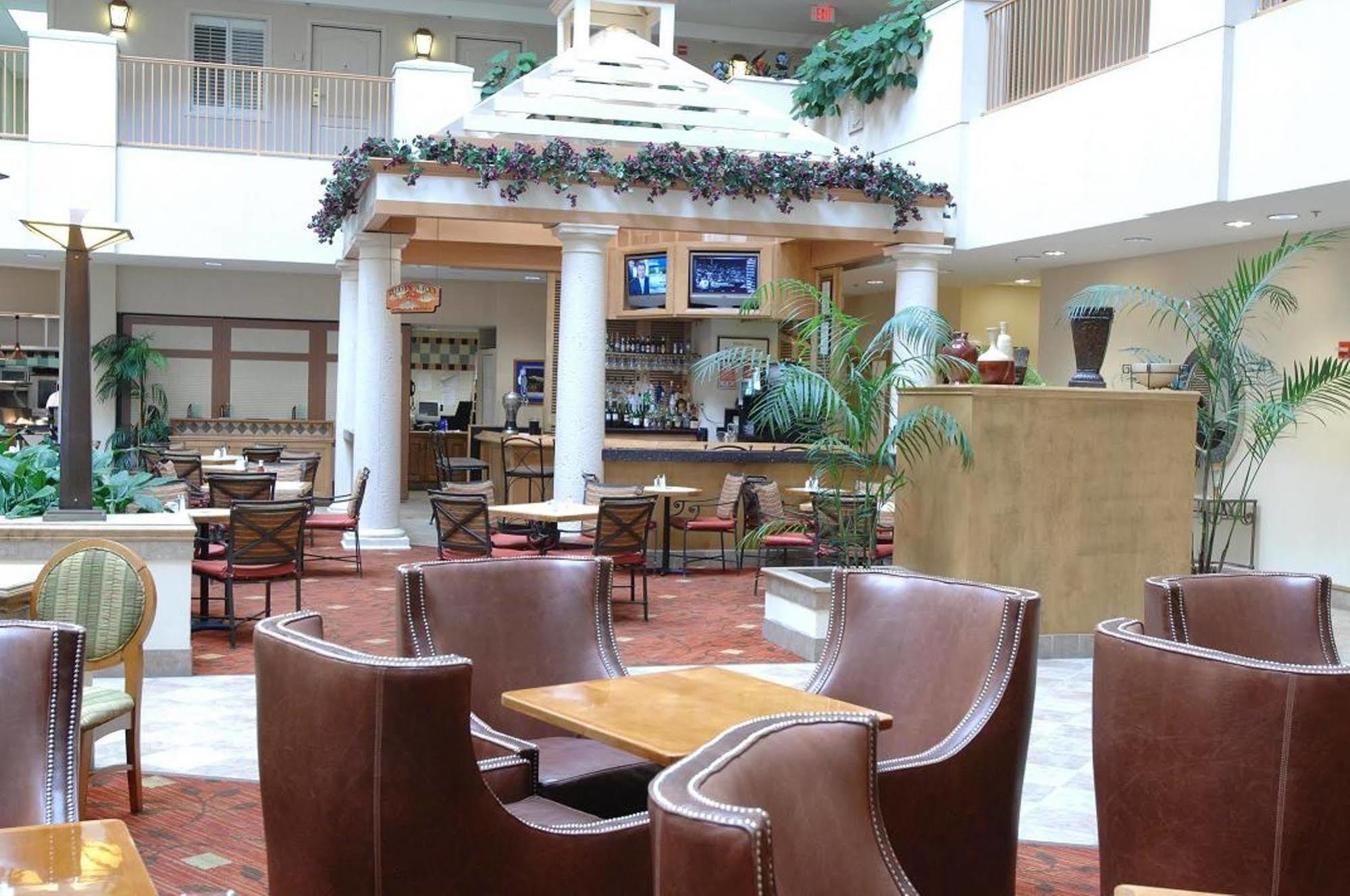Hotel Embassy - Airport 3*